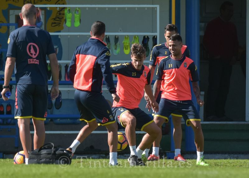 Eric Curbelo acaricia su segunda convocatoria