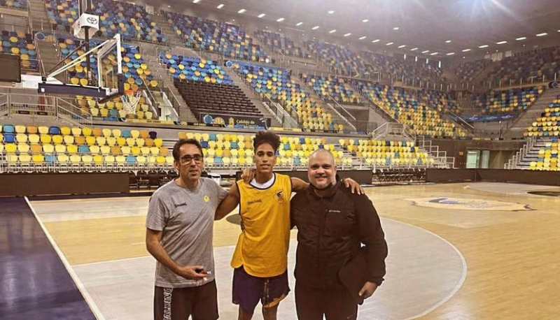 Un joven base vinotinto trata de convencer a los técnicos del Gran Canaria