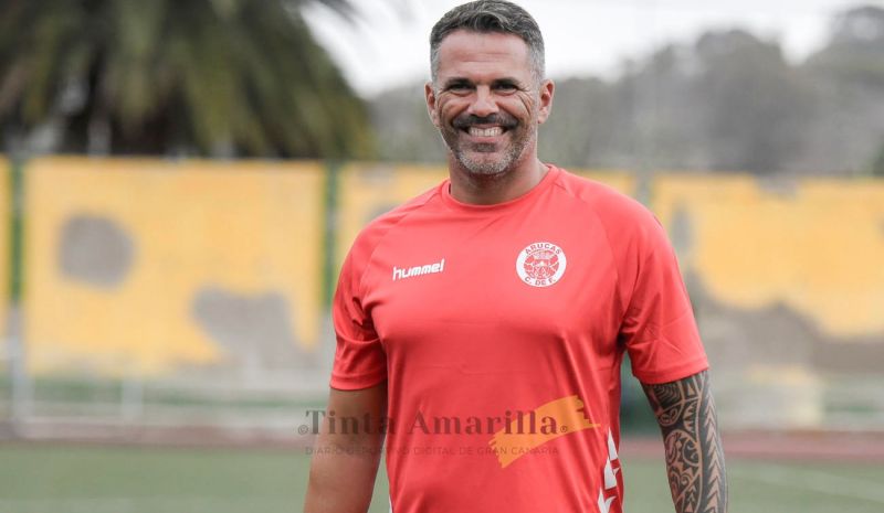 Eduardo Batista cierra su etapa en el banquillo del Arucas 