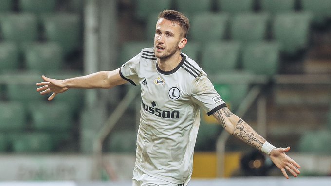 Pekhart, liderato y pichichi en Polonia