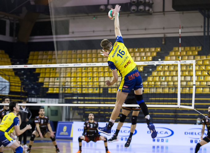 3-0: El Guaguas se cruza con el líder y sigue su marcha triunfal