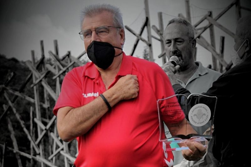 El Villa rinde homenaje a su alma mater, Eugenio Hernández