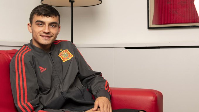 "Me gusta que me comparen con Iniesta, pero tengo que ser Pedri"