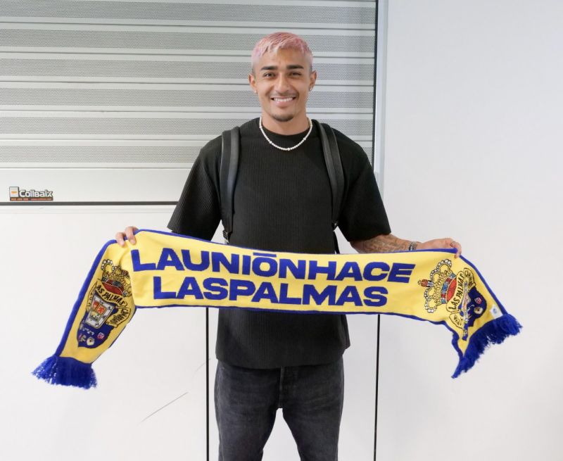 La UD Las Palmas Da La Bienvenida Al Mexicano Julián Araujo