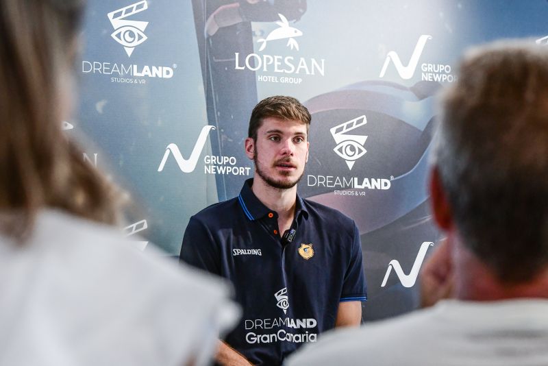 "Soy algo pequeño para mi posición, pero en defensa aporto energía"