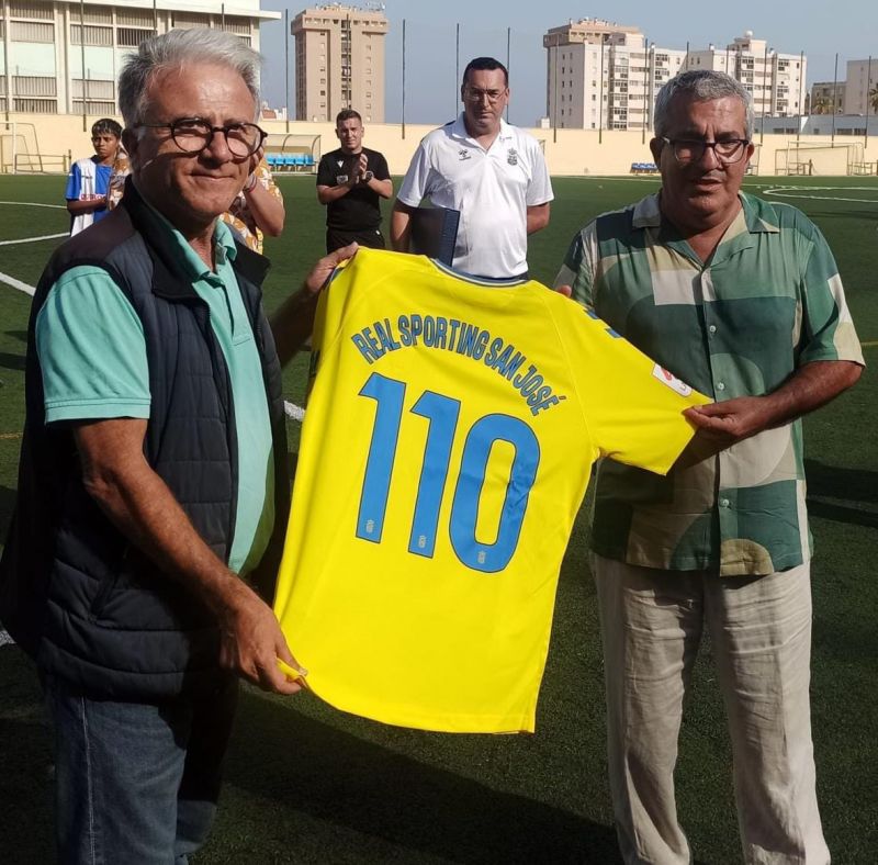 Las Palmas Atlético rinde homenaje a los 110 años del Real Sporting San José