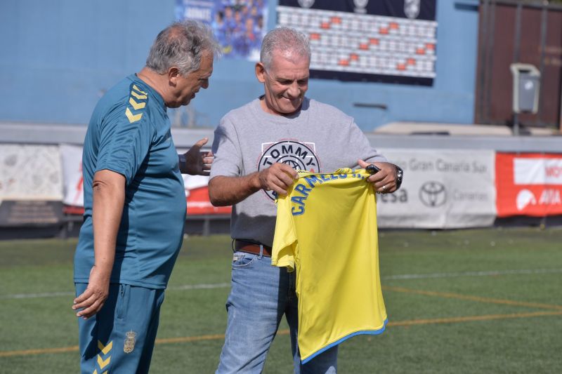 Un gesto de cordialidad entre el filial y el Sanfer