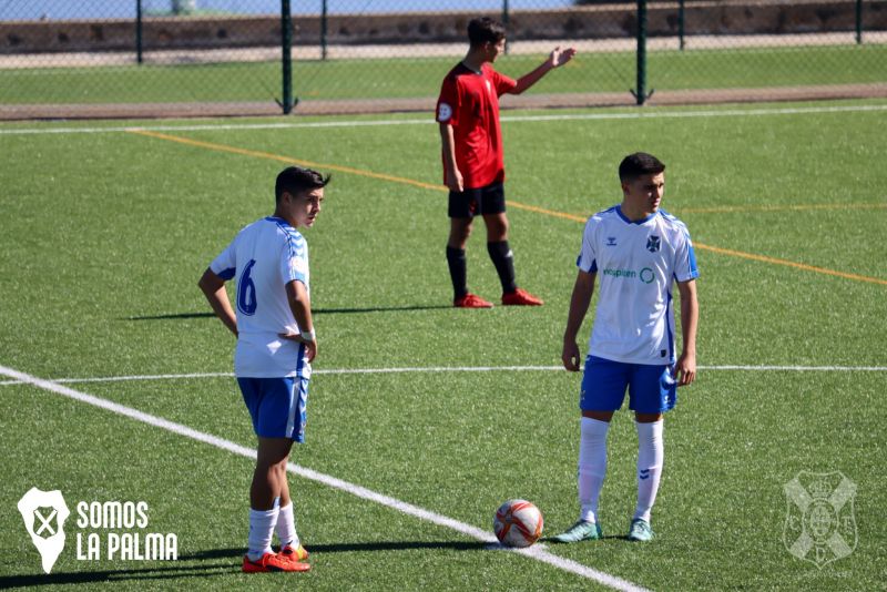 El Tenerife se deja puntos antes del derbi chico