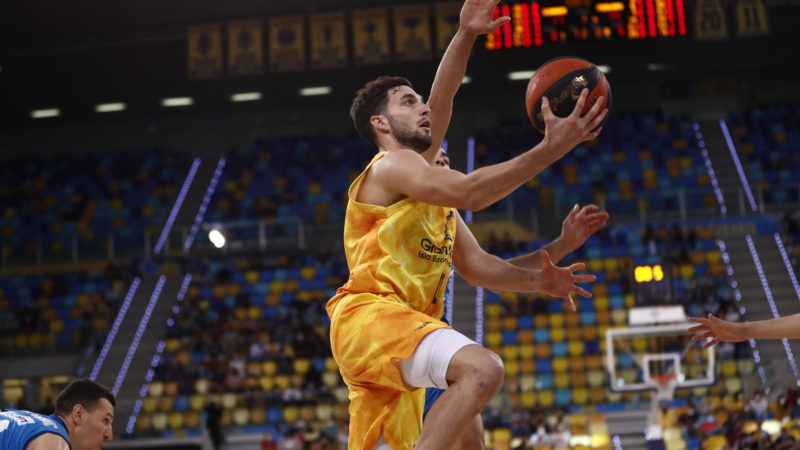 El Gran Canaria libera al base García