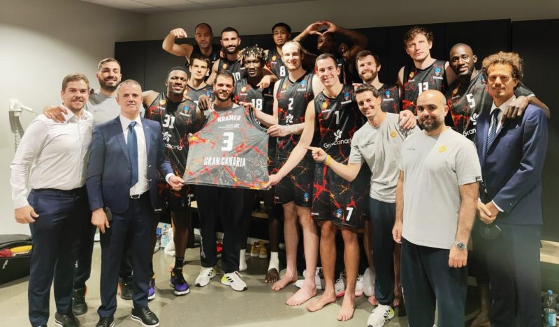 93-94: Slaughter acierta el tiro de oro en Alemania