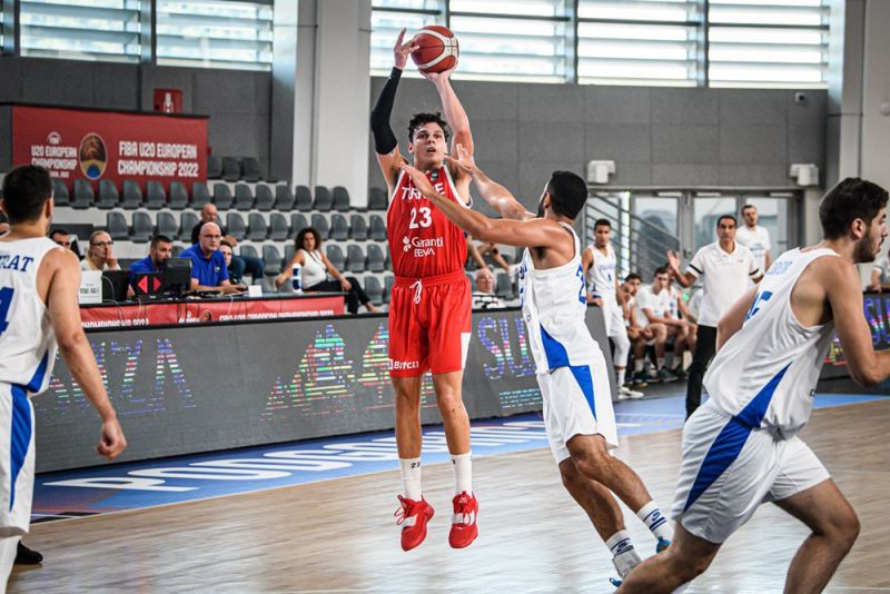 El amarillo Mutaf firma con Turquía un promedio de 17,6 puntos