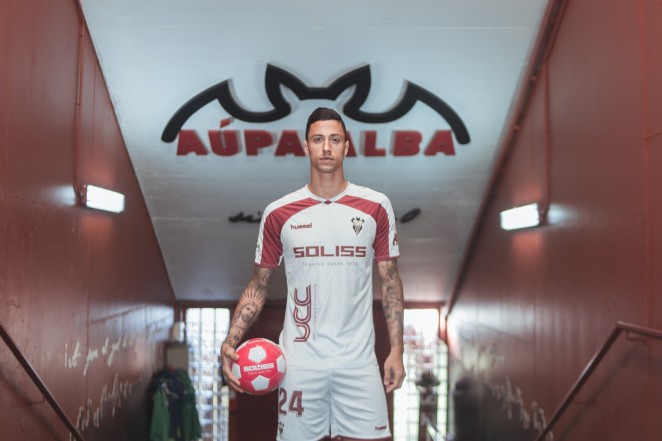 Maikel Mesa vuelve a Albacete en formato de héroe