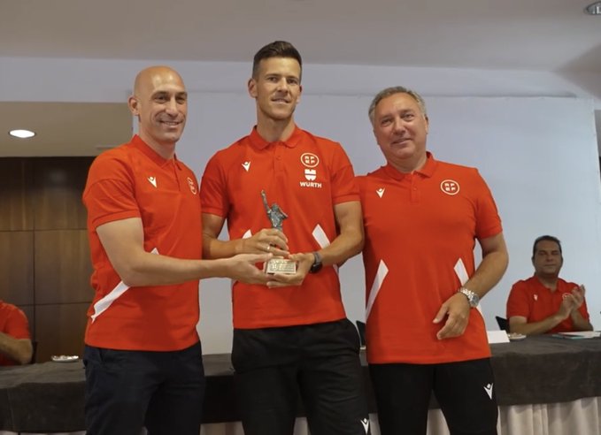 La RFEF premia la labor del grancanario Pulido Santana