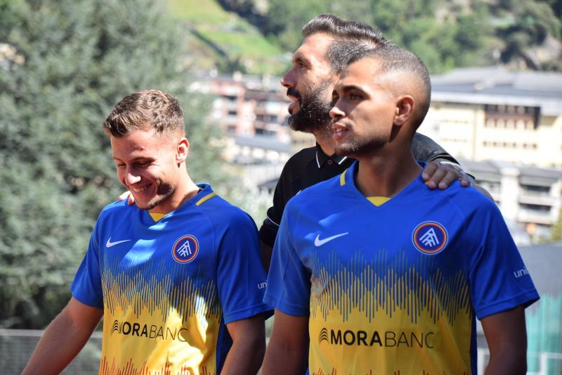 Eder Sarabia prueba a sus dos últimos refuerzos antes de visitar a la UD