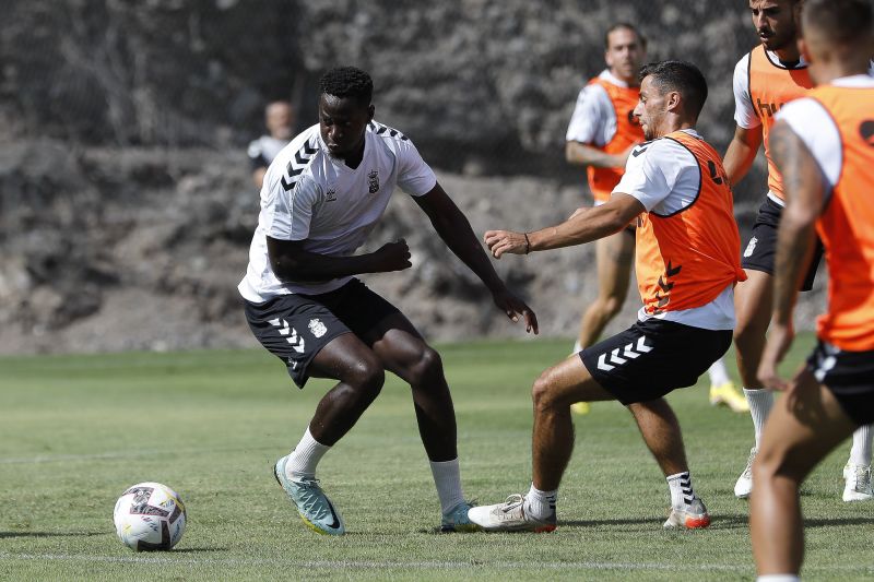 Mfulu, Sandro y Vitolo, en vísperas a un importante partido