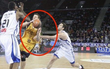 La afición del Gran Canaria se incendia con las protestas de Reyes