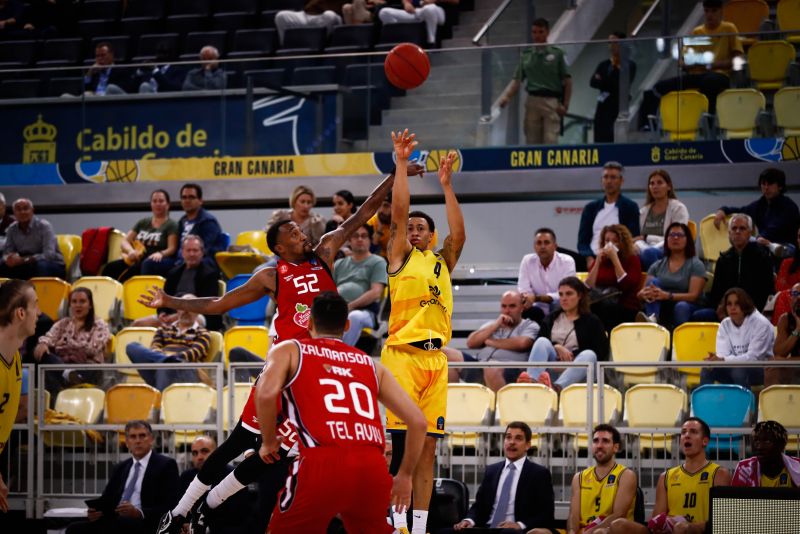 85-83: Slaughter clava un triple en la foto finish