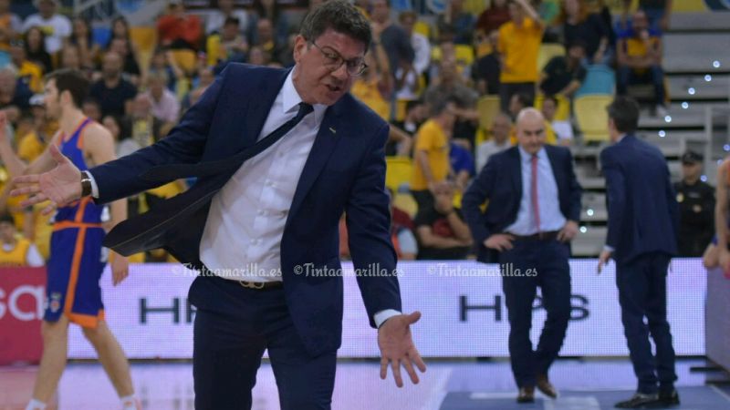 Fotis admite que su equipo perdió concentración con el arbitraje