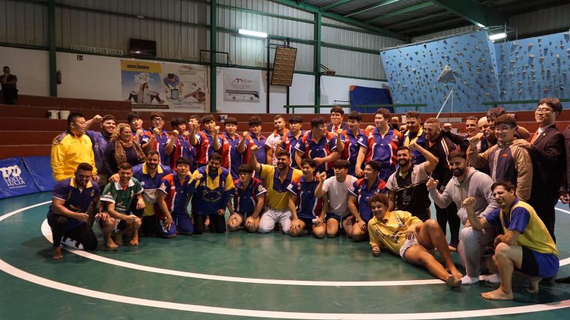 El Mundial comienza con una exhibición de luchas en el Centro Insular