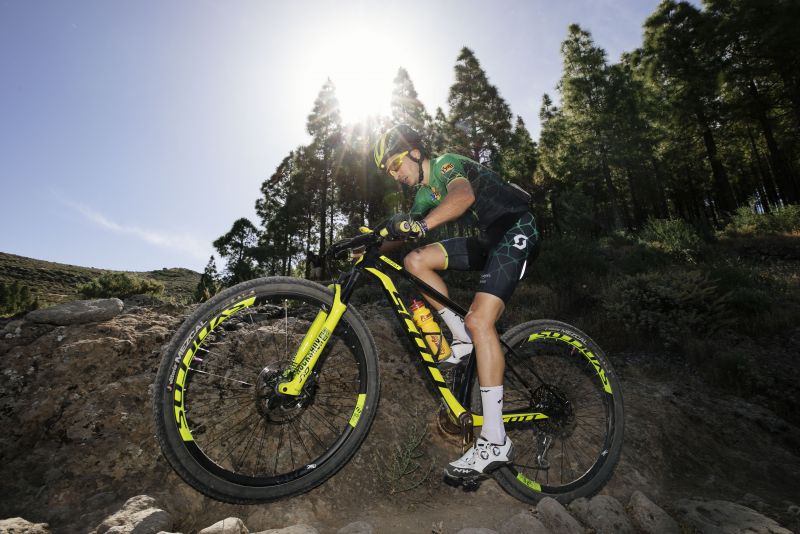 Guerra y Callejas lideran la primera etapa de la Transgrancanaria Bike