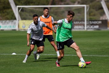 La esperanza de recuperar ante el Sporting piezas para la delantera