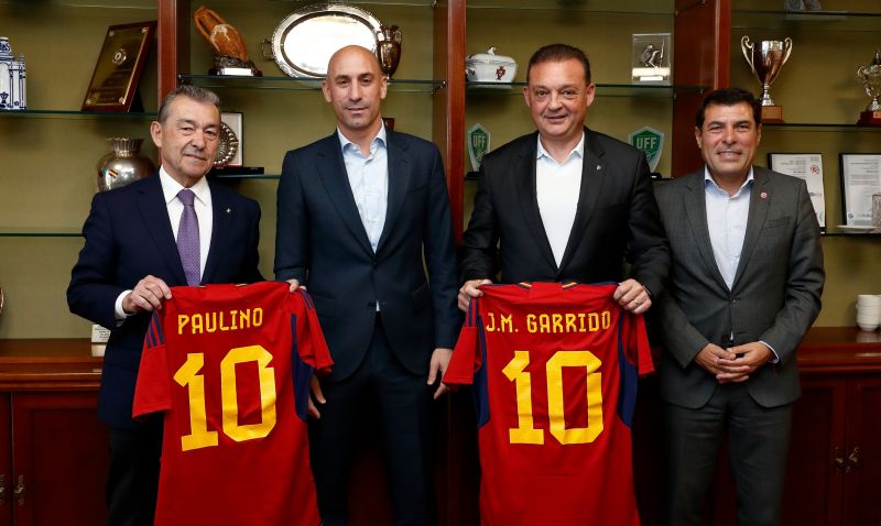 Rubiales le da un '10' a Paulino