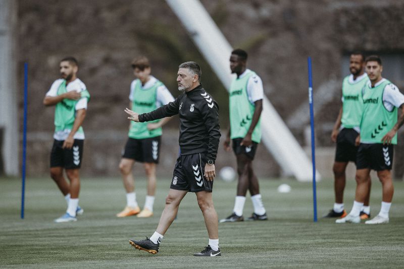 El presidente dice de García Pimienta que "es un auténtico crack"