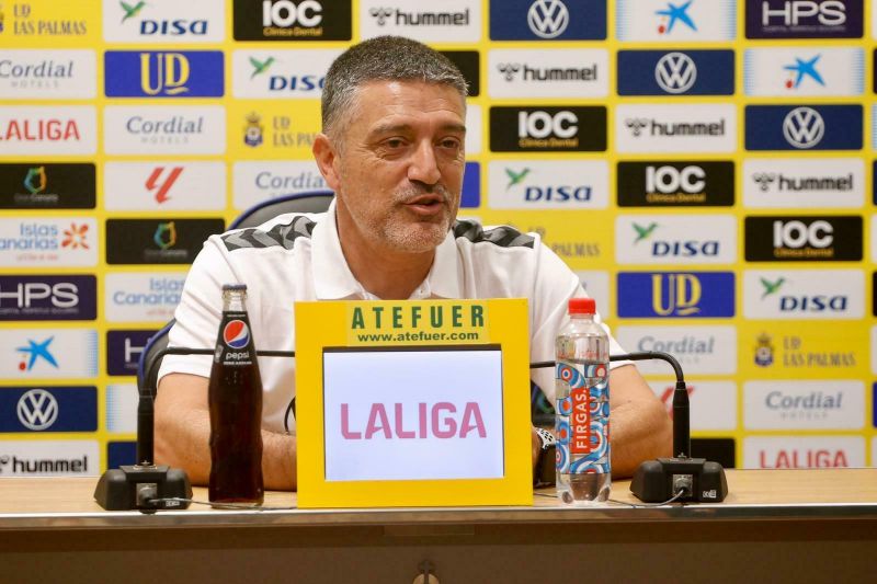 "¿Por qué no?. Viera hizo un partidazo como falso 9"