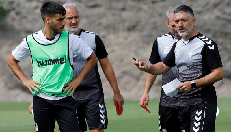 "Hay muchos jugadores que merecen jugar; a veces somos injustos"