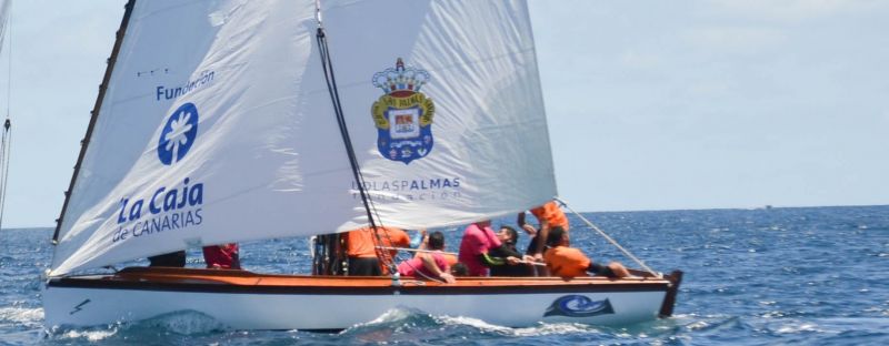 Tomás Morales gana su regata aplazada y sigue líder