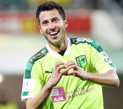 Dos asistencias y un gol más de Jorge Larena