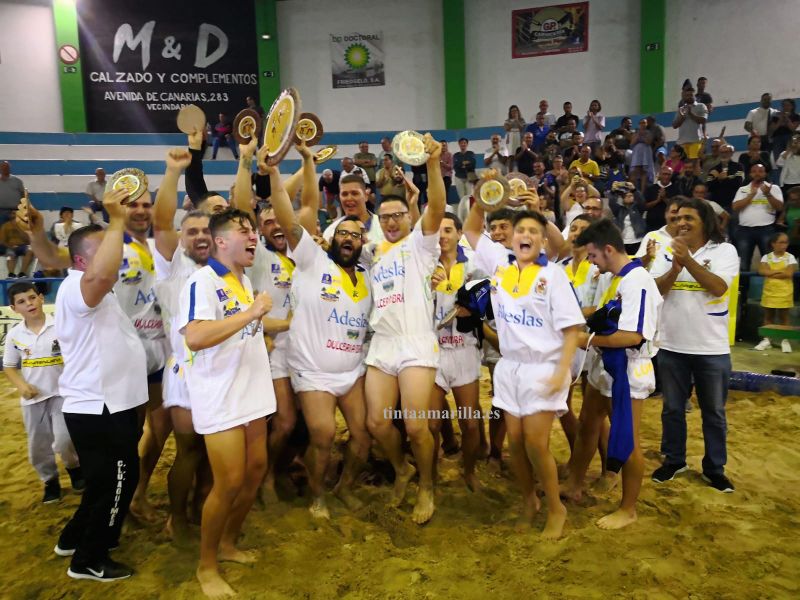 15-18: Euforia del Agüimes, que se lleva el título de lucha corrida