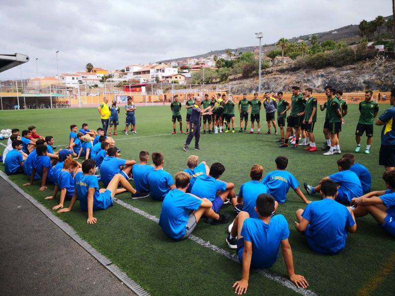 El filial comparte jornada y charla con el Armeñime