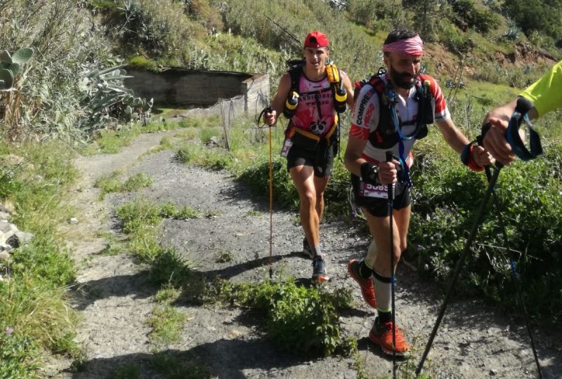 Papi remonta desde el puesto 32 al primero de la carrera de fondo
