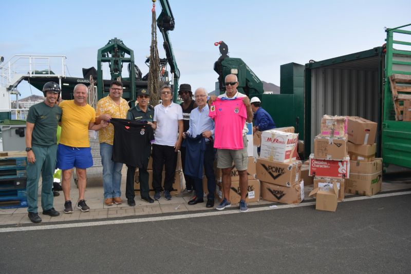 Los Ex jugadores de la UD envían material a Mauritania