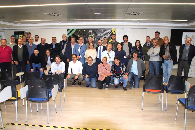 Medina, a la caza de los técnicos que prestan su título