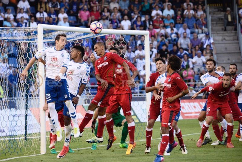 Fallece un aficionado del Tenerife durante el partido contra el Getafe