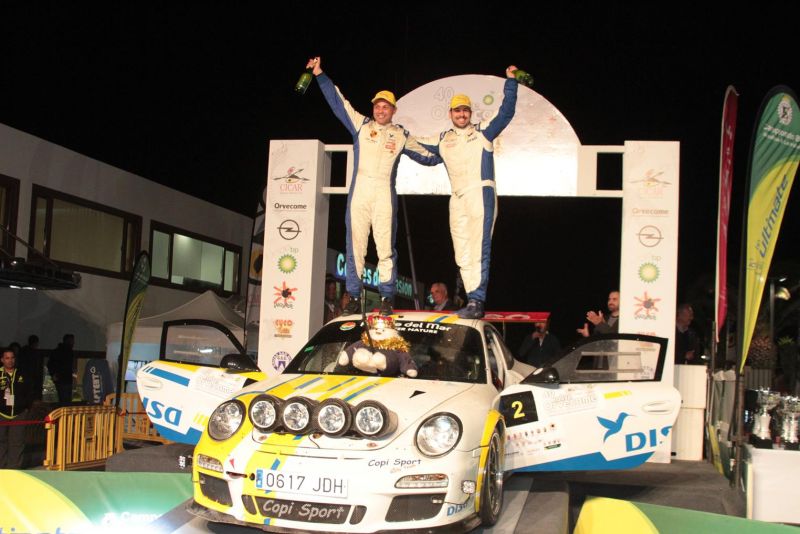 Cruz-Mujica ganan en Lanzarote y el título de Canarias