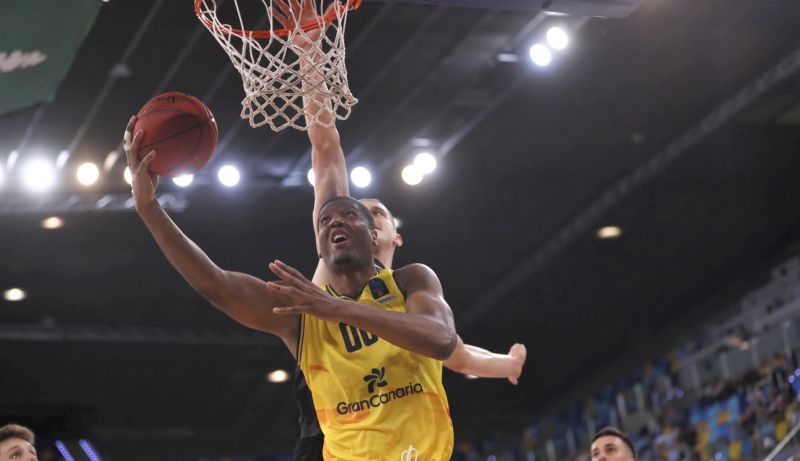 94-88: El Granca salva un escollo dolomítico