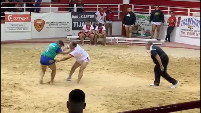 Un golpe fortuito rompe la mandíbula a un árbitro