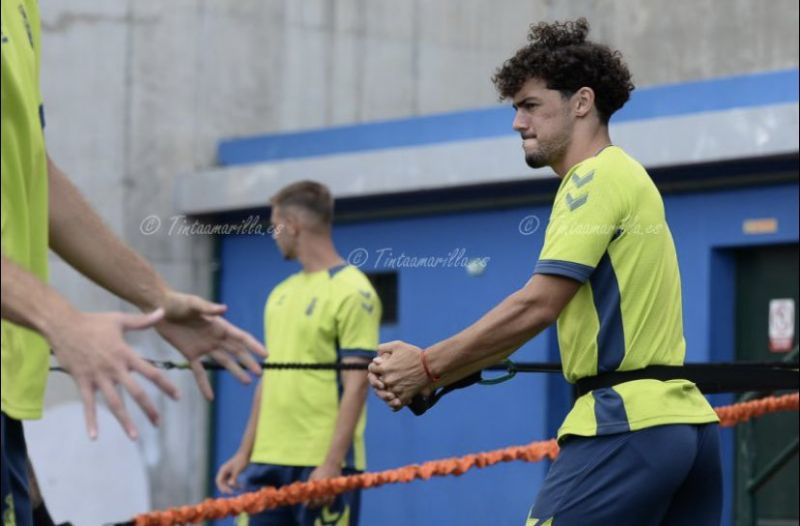 Isaac Hernández, un impulso zurdo desde Las Palmas C