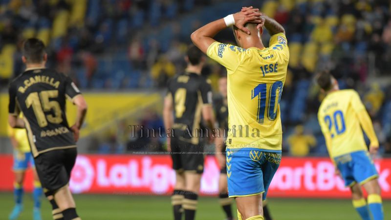 2-2: El Lugo golpea a la UD donde más duele