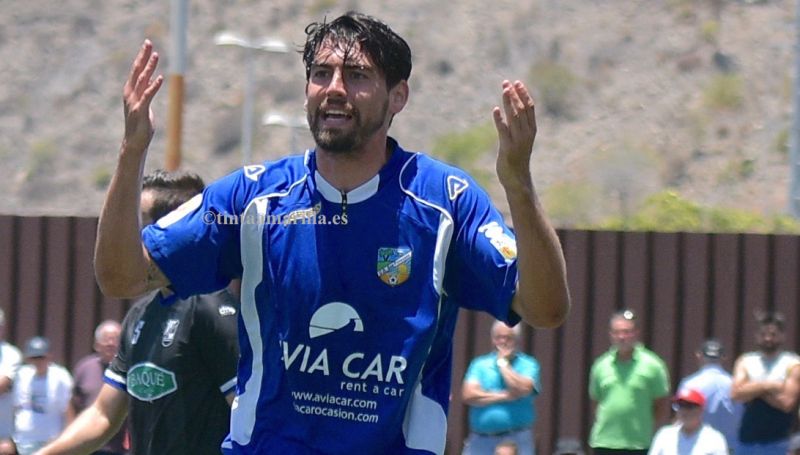 Al San Fernando se le escapan los tres puntos en el descuento