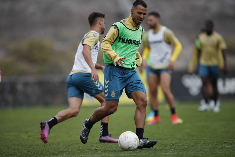 García Pimienta repite la convocatoria para jugar en Ibiza