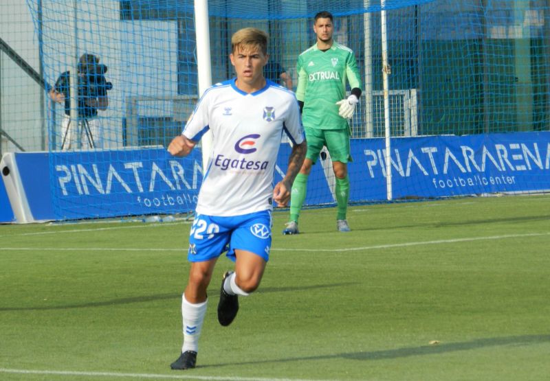 El Tenerife cede al canterano Jorge Padilla