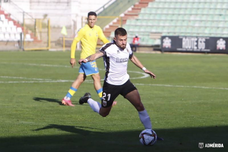 2-0: Autogol, penalti, expulsión y derrota del filial en Mérida