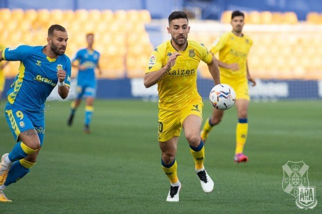 El Tenerife confirma su tercer fichaje