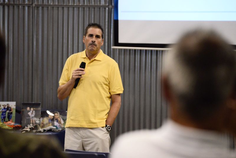 Gómez Perlado interviene en unas jornadas de fútbol femenino