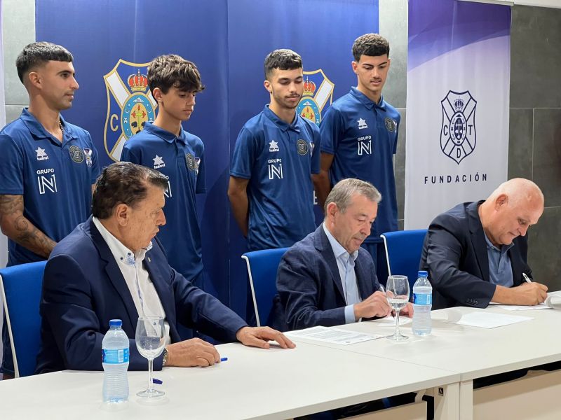 El Cd Tenerife Celebra El Fichaje Del Universitario