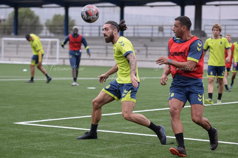 Las Palmas Atlético prueba el nuevo césped del Anexo
